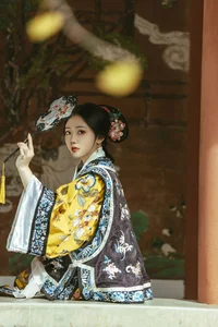 Shen Shi Si Captivates in YiTuYu Art Language Vol.7709: Modern Grace Through the Lens - image 24