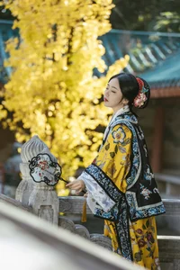 Shen Shi Si Captivates in YiTuYu Art Language Vol.7709: Modern Grace Through the Lens - image 23