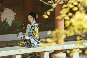 Shen Shi Si Captivates in YiTuYu Art Language Vol.7709: Modern Grace Through the Lens - image 6