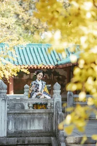 Shen Shi Si Captivates in YiTuYu Art Language Vol.7709: Modern Grace Through the Lens - image 1