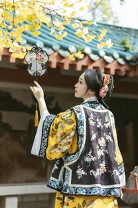 Shen Shi Si Captivates in YiTuYu Art Language Vol.7709: Modern Grace Through the Lens - image 2