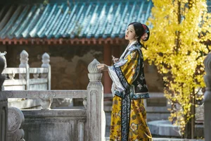 Shen Shi Si Captivates in YiTuYu Art Language Vol.7709: Modern Grace Through the Lens - image 4