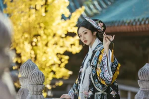 Shen Shi Si Captivates in YiTuYu Art Language Vol.7709: Modern Grace Through the Lens - image 21