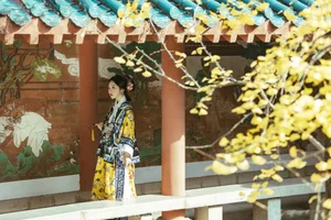 Shen Shi Si Captivates in YiTuYu Art Language Vol.7709: Modern Grace Through the Lens - image 30