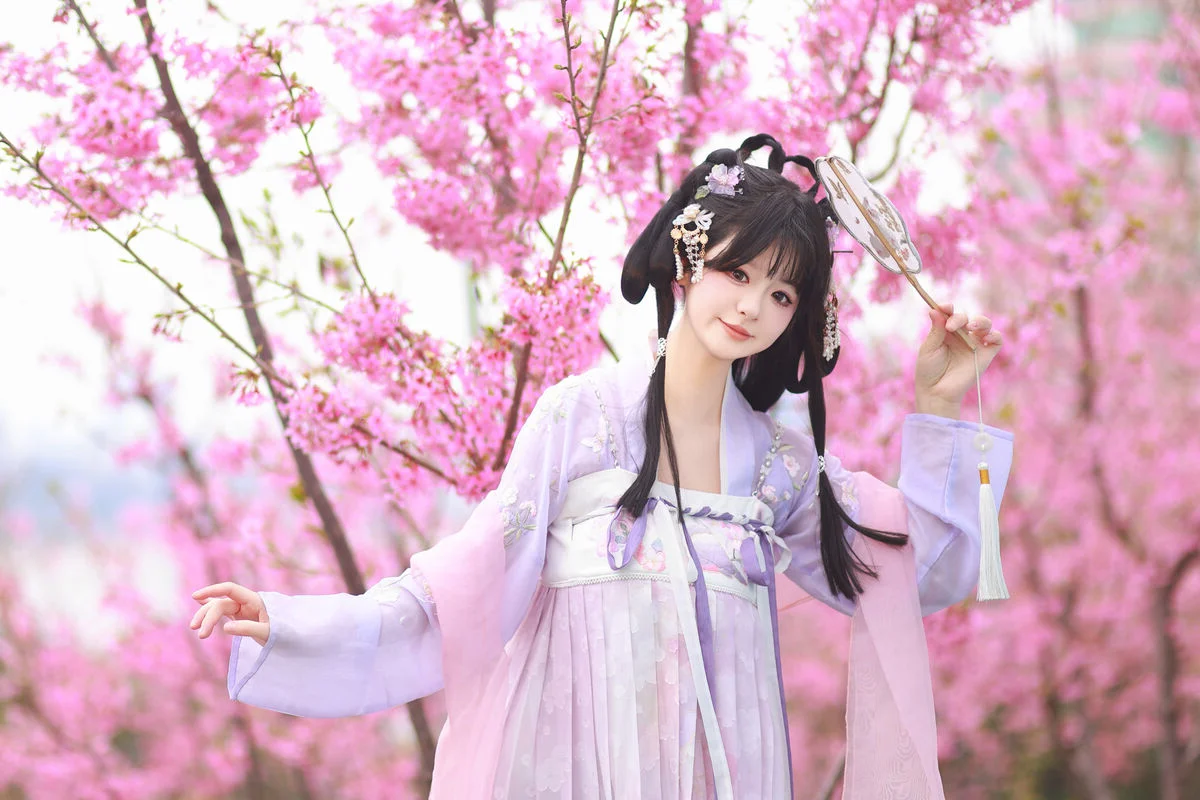 YiTuYu Art Language Vol.6821: Bu Ke Ai De He He Miao Photography Collection