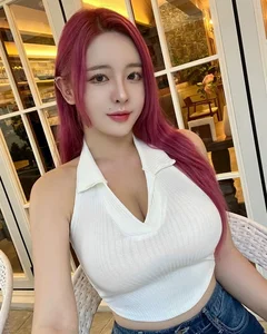 Embracing Curves: How Korean Fashion Influencers are Redefining Beauty Standards with Bold Body-Con Style Trends - image 3