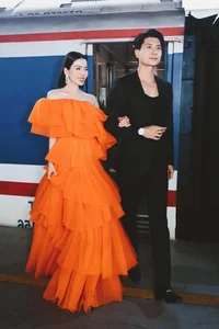 Celebrity Style Watch: Le Quyen’s Romantic Tribute and Nha Phuong’s Youthful Fashion Evolution - image 7