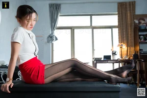 Qiu Qiu Showcases Domineering Fashion Socks in Latest IESS Gallery - image 80