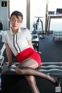 Qiu Qiu Showcases Domineering Fashion Socks in Latest IESS Gallery - image 68