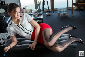 Qiu Qiu Showcases Domineering Fashion Socks in Latest IESS Gallery - image 86