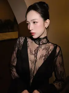 Captivating 'Mother of 4' Beauty, Surprisingly Slender Figure - image 5