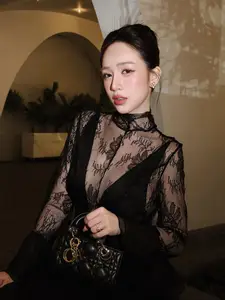 Captivating 'Mother of 4' Beauty, Surprisingly Slender Figure - image 10