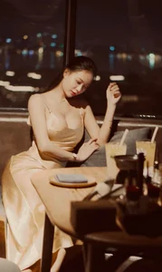 Le Huyen Trang Dominates Social Media with Viral Lens Cleaning Trend Photos - image 3