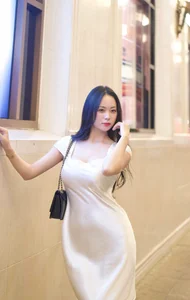 Le Huyen Trang Dominates Social Media with Viral Lens Cleaning Trend Photos - image 5