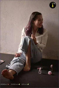 Elegant Lifestyle Photography: Model Fan Meimei in IESS Collection 073 - Painting Toenails - image 0