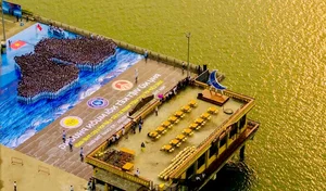 Record-Breaking Ao Dai Fashion Show Illuminates the Shores of Ha Long Bay - image 2