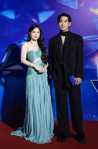 Star-Studded Glamour: Tran Thanh and Top Celebrities Grace the Blue Star Awards Red Carpet - image 3