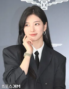 Suzy’s Bold Androgynous Visuals Spark Viral Reactions Across the Fashion World - image 6