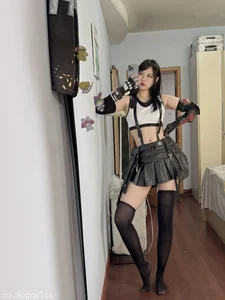 Stunning Tifa Lockhart Cosplay Gallery by Yi Li Fu Ren Li Li Zi - image 3