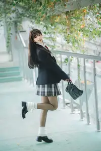 Xian Nu Juan (Vol.8662 YiTuYu) Serene Stroll in a Lush Botanical Garden - image 4