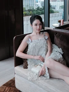 Hot Girl Bo Chanh Stuns Fans with Elegant Style and Million-Dollar Views - image 0