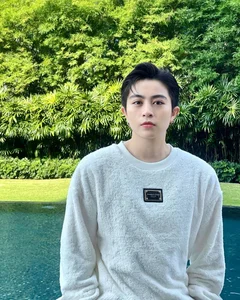 Gil Le: Mastering Androgynous Style Amidst Rising Celebrity Rumors - image 9