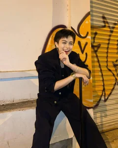 Gil Le: Mastering Androgynous Style Amidst Rising Celebrity Rumors - image 6