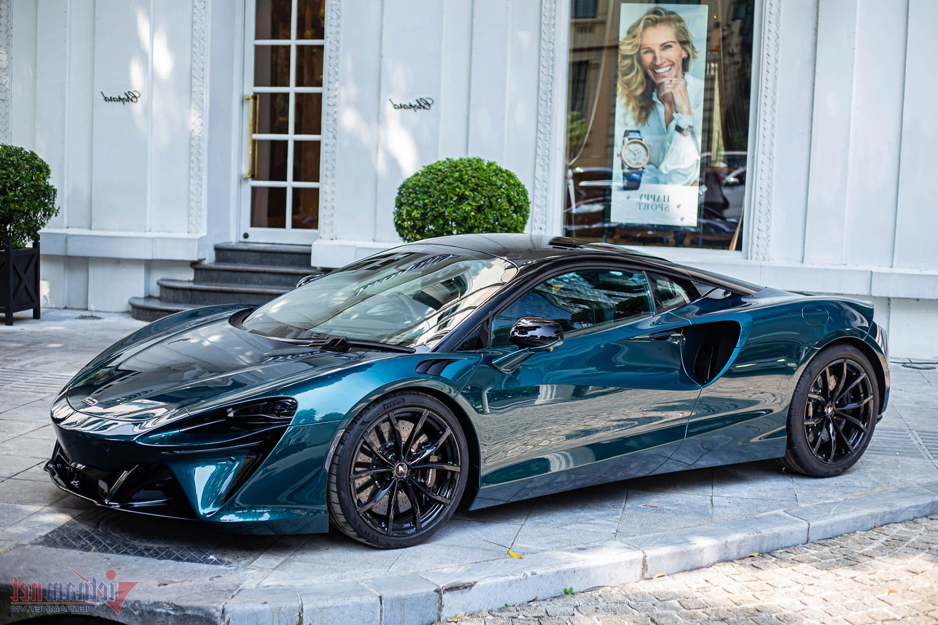 McLaren Artura Spider Launch: A High-Performance Hybrid Convertible Aiming for the Elite