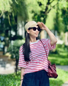 Discover the Elegant Beauty of VTV’s Private and Captivating Female Television Host Making Waves Online - image 6