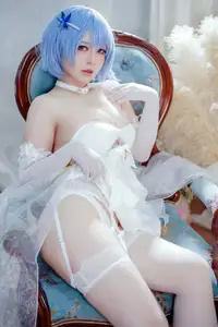 Coser Ban Ban Zi: Azur Lane Chapayev in White Knight's Melody Dress - Enchanting Beauty - image 9
