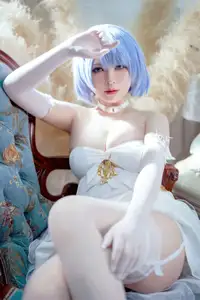 Coser Ban Ban Zi: Azur Lane Chapayev in White Knight's Melody Dress - Enchanting Beauty - image 2