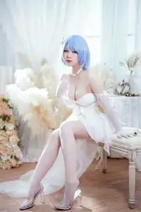 Coser Ban Ban Zi: Azur Lane Chapayev in White Knight's Melody Dress - Enchanting Beauty - image 7