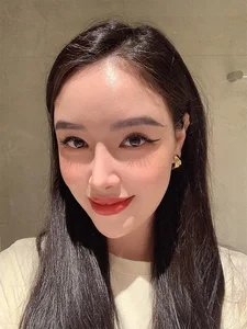 The Radiant Beauty of Mai Ngoc Phuong: A Modern Vietnamese Icon - image 6