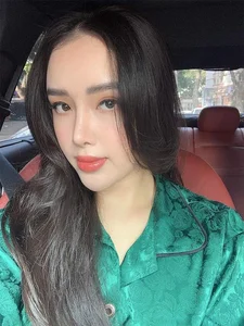The Radiant Beauty of Mai Ngoc Phuong: A Modern Vietnamese Icon - image 2