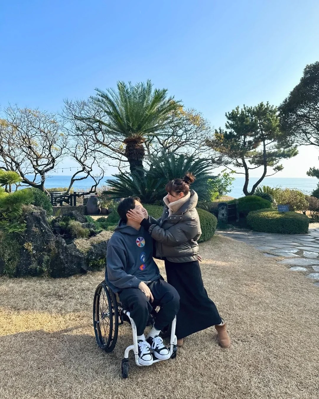 An Inspiring Love Story: Korean Star Song Ji-eun and Paralyzed YouTuber Park We’s Beautiful Journey