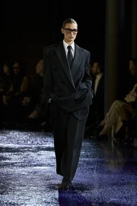 Rose Blackpink Captivates at Fashion Show: A Mix of Beauty and Concern Over Her Slim Frame - image 6