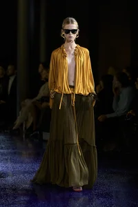 Rose Blackpink Captivates at Fashion Show: A Mix of Beauty and Concern Over Her Slim Frame - image 4