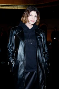 Rose Blackpink Captivates at Fashion Show: A Mix of Beauty and Concern Over Her Slim Frame - image 5