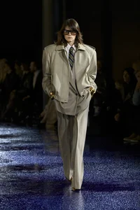 Rose Blackpink Captivates at Fashion Show: A Mix of Beauty and Concern Over Her Slim Frame - image 18