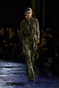 Rose Blackpink Captivates at Fashion Show: A Mix of Beauty and Concern Over Her Slim Frame - image 15