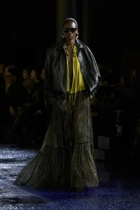 Rose Blackpink Captivates at Fashion Show: A Mix of Beauty and Concern Over Her Slim Frame - image 17