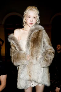Rose Blackpink Captivates at Fashion Show: A Mix of Beauty and Concern Over Her Slim Frame - image 7