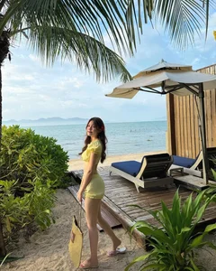 Tang My Han Showcases Her Stunning Physique and Chic Fashion Style - image 2