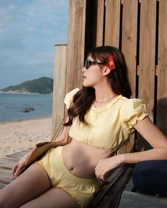 Tang My Han Showcases Her Stunning Physique and Chic Fashion Style - image 7