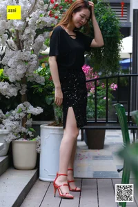 IESS Zizi Summer Style: Elegant Sandals and Sheer Nude Stockings Gallery - image 1