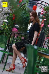 IESS Zizi Summer Style: Elegant Sandals and Sheer Nude Stockings Gallery - image 5