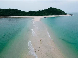 Discover the Unique Underwater Walking Path at Hon Ca Chep Island: A Must-Visit Coastal Wonder - image 3
