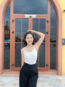 Modern Educators: The Ha Tinh Teacher Captivating Hearts with Her Signature Style - image 3