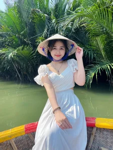 Modern Educators: The Ha Tinh Teacher Captivating Hearts with Her Signature Style - image 1