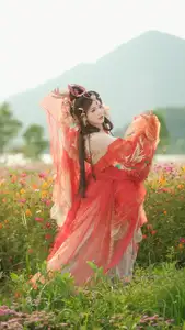 Ethereal Beauty: Xiao Shang Guan in Traditional Attire Amidst Gesang Flowers - YiTuYu Vol.8642 - image 0